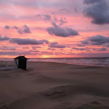 In Near The Beach, Cleaning Included *